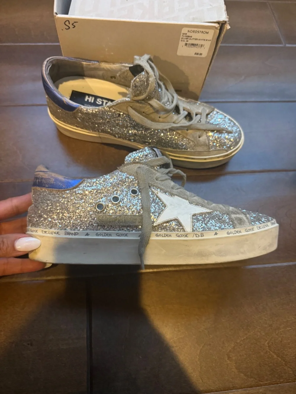 Authentic Golden Goose Glittery Low-Top Sneakers with Metallic Accents - Picture 2 of 7